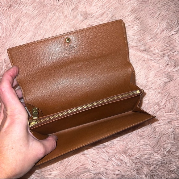 LOUIS VUITTON Sarah Wallet - Picture 7 of 13